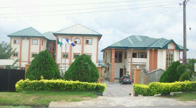 Franphinas Suites And Hotel