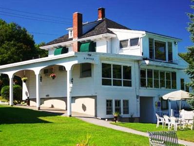 Claddagh Motel & Suites