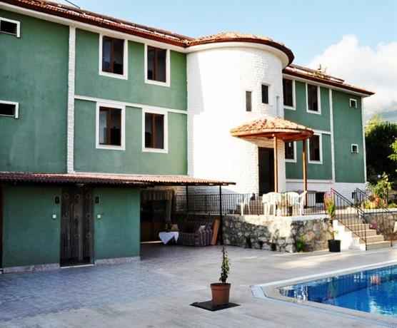 Tarzan Family Hotel