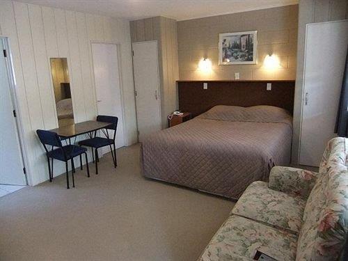 Hansens Cottage Motel
