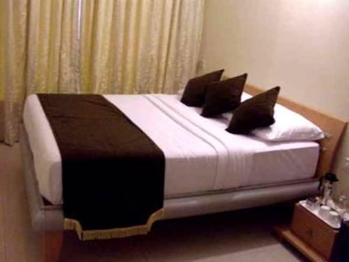 Signature Crest Goregaon Serviced Apartments
