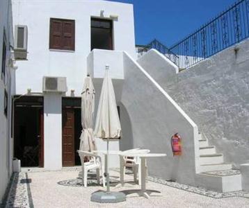 Sarris Studios & Apartments