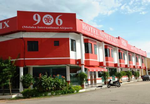 Hotel 906 Airport