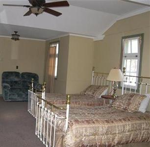 Cougar Creek Cabins and Campground