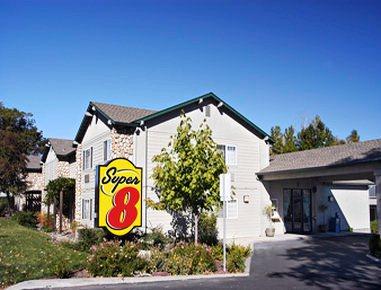 Super 8 Willits