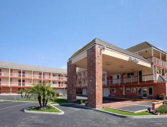 Days Inn & Suites Fountain Valley Huntington Beach