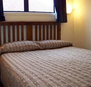 Aaron Court Motor Inn