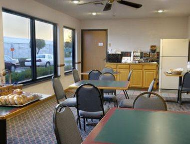 Howard Johnson Inn Wichita Airport