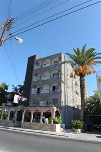 Le Village Hotel